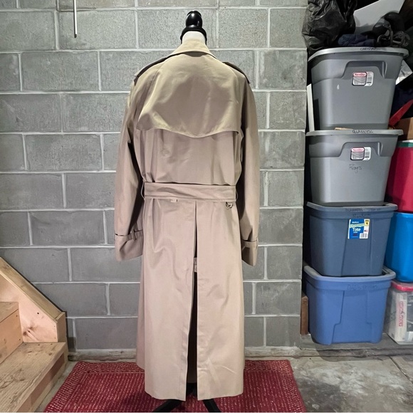 Burberry trench coat. - Picture 7 of 14